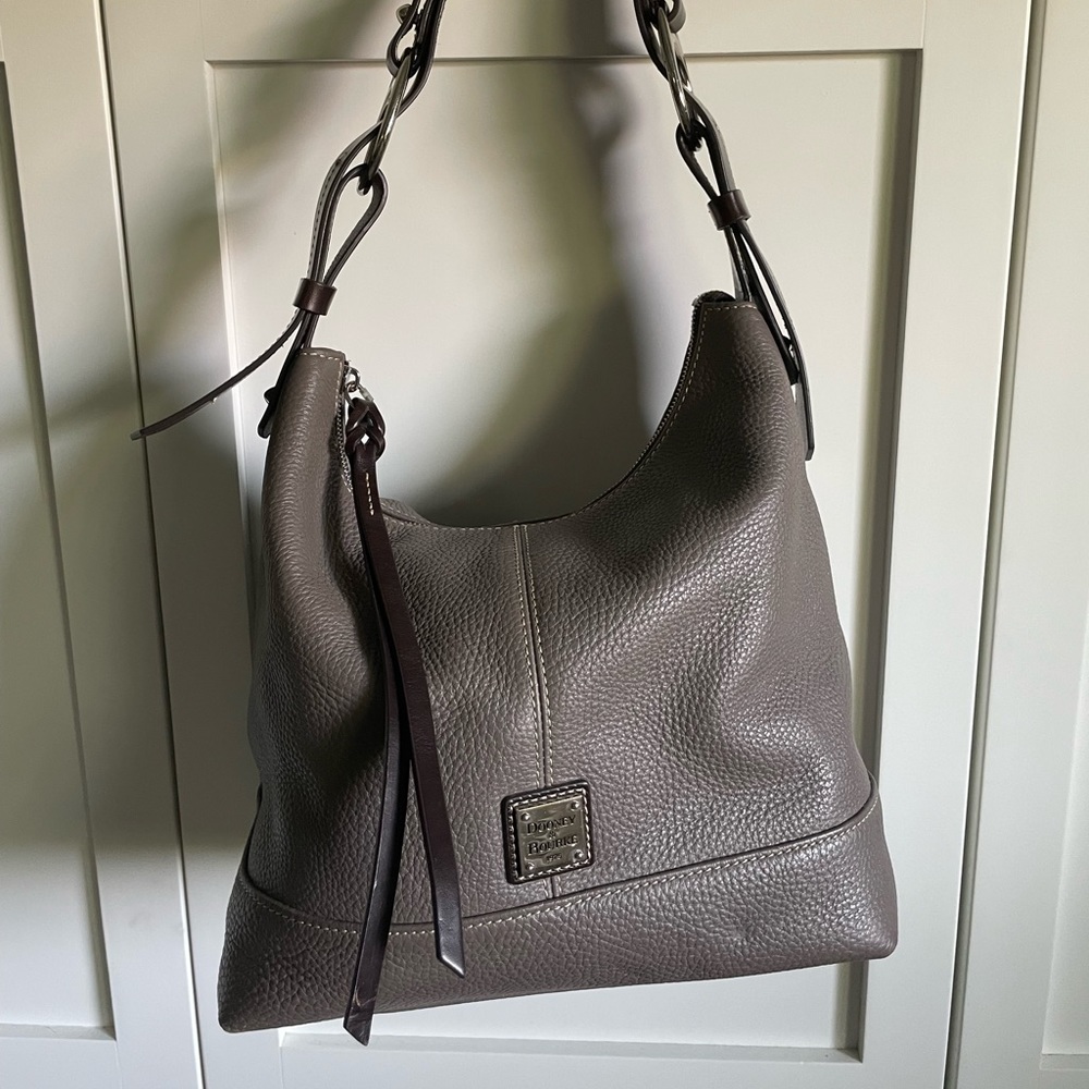 Dooney and Bourke gray purse. Great for fall outfits!